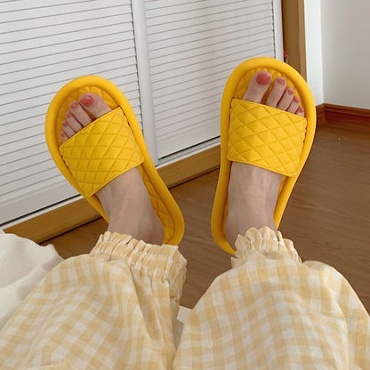 Women's Geometric Plaid Slippers